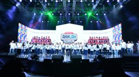 Keterangan Foto 2: Wakil Direktur Utama Pertamina Persero Wiko Migantoro beserta jajaran Manajemen Komisaris serta Direksi Holding Subholding Pertamina berfoto bersama dengan Pemenang Perwira Award 2024 di acara Pertamina AKHLAK Fest 2024 di Istora Senayan, Selasa (9/7).