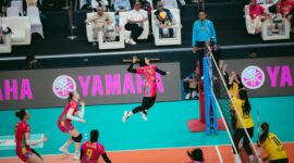 Tim voli putri Jakarta Electric PLN saat bertanding melawan Gresik Petrokimia Pupuk Indonesia pada Putaran Kedua PLN Mobile Proliga 2025 di GOR Jalak Harupat, Bandung, Minggu (9/2)