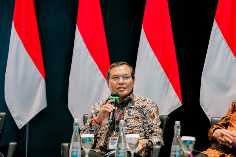 Direktur Operasi Pembangkit Gas PLN Nusantara Power Komang Parmita menyampaikan sebagai perusahaan yang mengelola pembangkit terbesar di Indonesia, PLN Nusantara Power memiliki tanggung jawab besar bahwa energi ini punya kaitan dengan, tetap kaitannya dengan emisi. Karena itu bagi kami penting bahwa bagaimana menciptakan energi ini adalah energi yang bersih.