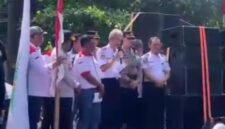 Kepala Dinas Perhubungan Provinsi Jawa Tengah Ir. Arif Djatmiko, M.A., umumkan putusan resmi setelah aksi demo pengemudi. Pemerintah siap menindaklanjuti tuntutan demi perbaikan sistem transportasi dan kesejahteraan pengemudi.