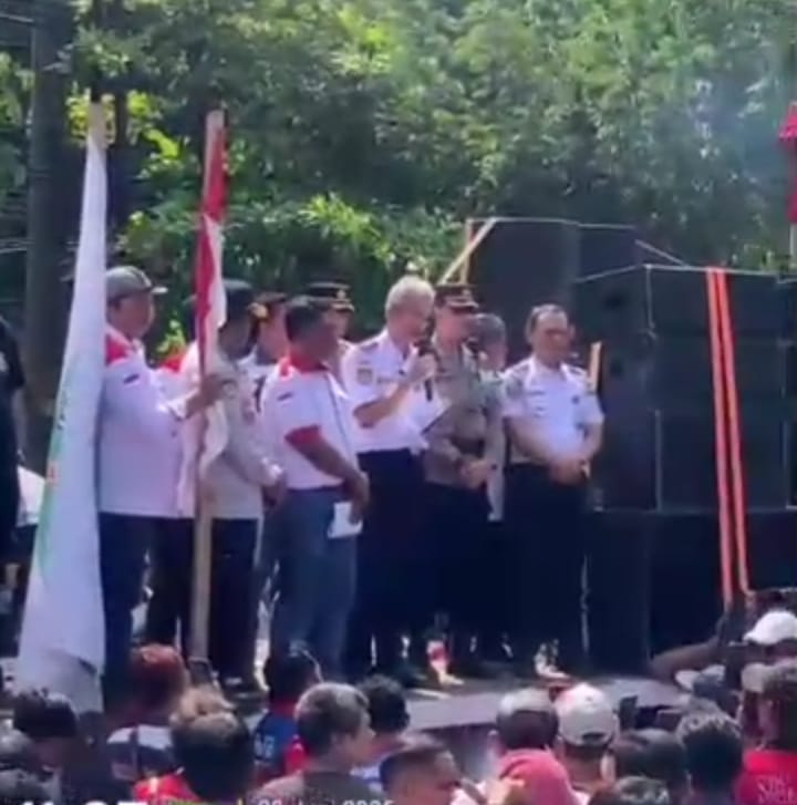 Kepala Dinas Perhubungan Provinsi Jawa Tengah Ir. Arif Djatmiko, M.A., umumkan putusan resmi setelah aksi demo pengemudi. Pemerintah siap menindaklanjuti tuntutan demi perbaikan sistem transportasi dan kesejahteraan pengemudi.