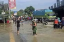 Jalan raya Serang menuju pintu Tol Bitung, dan jalur arteri ke Kota Tangerang tersendat karena banjir, Selasa (8/7/2025). Foto: Dok. BPBD Kabupaten Tangerang