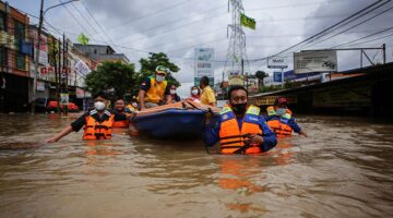 Tangerang ‘Melawan’ Banjir: Wali Kota Turun Gunung, Pompa Disiagakan!