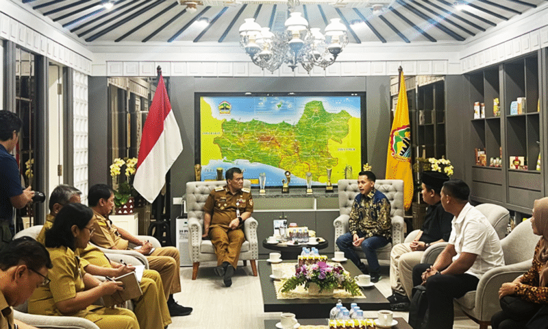 Gubernur Jawa Tengah Ahmad Lutfi mengapresiasi semangat dan inisiatif para Pemuda desa yang tergabung dalam Ikatan Pemuda Penggerak Desa Indonesia (IPDA) yang siap bersinergi menyelesaikan permasalahan di Jawa Tengah.(foto.doc)