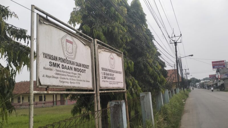 Sekolah swasta Daan Mogot Kecamatan Solear kini kosong tak ada kehidupan ditinggalkan