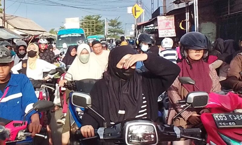 Kemacetan Parah di Jalan Raya Sepatan–Tanah Merah, Warga Desak Pelebaran Jalan