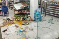 Pengendara Motor, Tabrak Kaca Indomaret Hingga Berantakan: Ini Kata Saksi Mata
