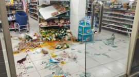 Pengendara Motor, Tabrak Kaca Indomaret Hingga Berantakan: Ini Kata Saksi Mata