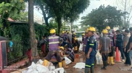 Garcep Perumdam TKR Tangerang, Atasi Pipa Bocor Di Jalan Imam Bonjol Karawaci