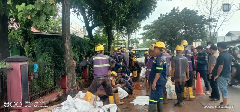 Garcep Perumdam TKR Tangerang, Atasi Pipa Bocor Di Jalan Imam Bonjol Karawaci