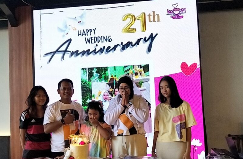 Selamat Anniversary Pernikahan ke-21 Pupus dan Suci: cinta yang Setia, Janji Yang Dijaga