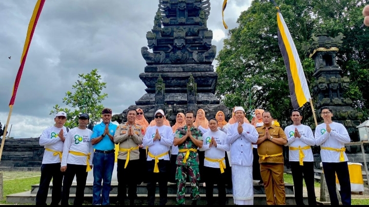 Usai kegiatan berpose bersama didepan Rumah Ibadah di Desa Sodong Kecamatan Tigaraksa (Sumber Foto ; Kemenag Kabupaten Tangerang)