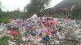 Lahan Pribadi Warga Kronjo Pontang, Diduga Dijadikan Tempat Pembuangan Sampah, Oleh Kades Kronjo