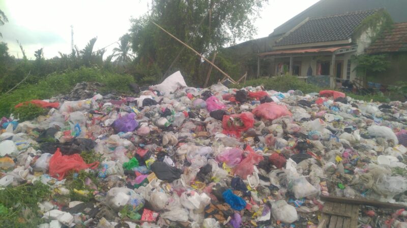 Lahan Pribadi Warga Kronjo Pontang, Diduga Dijadikan Tempat Pembuangan Sampah, Oleh Kades Kronjo
