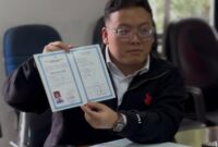 Disoal Publik, Abraham Garuda Laksono Datangi KPU Banten Bawa Seluruh Ijazah Asli