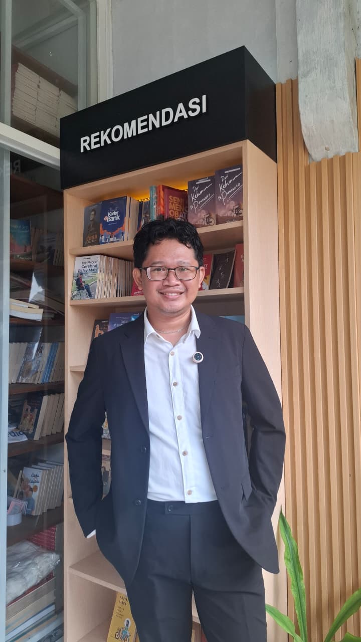 Ngadiyo (Dio) Penerbit 