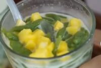 Dawet ayu adalah minuman tradisional khas dari Kabupaten Banjarnegara, Jawa Tengah, yang terkenal dengan perpaduan rasa manis gula aren, gurih santan, dan aroma pandan yang segar. Minuman ini berbahan dasar cendol tepung beras/tapioka berwarna hijau alami, gula jawa cair, santan, dan seringkali durian, disajikan dingin dengan es batu. (foto/doc)