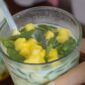 Dawet ayu adalah minuman tradisional khas dari Kabupaten Banjarnegara, Jawa Tengah, yang terkenal dengan perpaduan rasa manis gula aren, gurih santan, dan aroma pandan yang segar. Minuman ini berbahan dasar cendol tepung beras/tapioka berwarna hijau alami, gula jawa cair, santan, dan seringkali durian, disajikan dingin dengan es batu. (foto/doc)