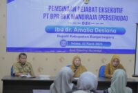 Bupati Banjarnegara memberikan arahan kepada Pejabat BPR BKK Mandiraja(Foto/doc)