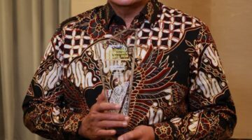 Bupati Tangerag Raih Penghargaan Economic Growth Ajang National Governance Awards 2026