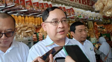 Tumpukan sampah Pasar Induk Kramat Jati ditargetkan tuntas Jumat besok