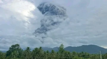 Gunung Dukono kembali semburkan abu vulkanik