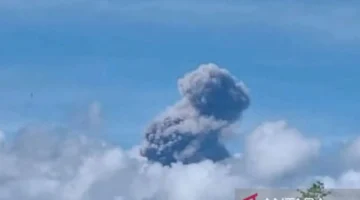 Gunung Dukono Maluku Utara erupsi Senin, lontarkan abu 1.000 meter