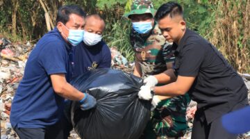Bupati Tangerang Bersama Kapolresta Tangerang Terjun Langsung Bersihkan Sampah Di Balaraja