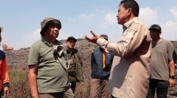 Kunjungi TPA Jatiwaringin, Menteri LH RI Apresiasi Kolaborasi Pemkab Tangerang dan BNPB Tekan Titik Panas Hingga 3,6 Persen