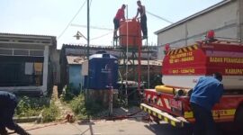 BPBD Kabupaten Tangerang Salurkan Air Bersih untuk 85 KK Terdampak Kemarau di Desa Cirarab
