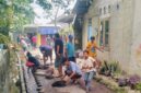 Gotong -Royong Warga Kp. Cijengir, Bersihkan Drainase secara Swadaya