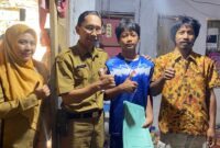 Kepala Dinas Pendidikan, Kepemudaan dan Olahraga Yusuf Agung Prabowo mengunjungi Alim di rumahnya