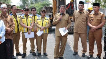 Bupati Maesyal Pastikan Pembangunan Jalan Ceplak – Kronjo Sesuai Spesifikasi Pasca Groundbreaking