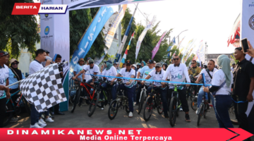 Gowes Bareng Semarakkan HUT RI ke-81, Ratusan Sembako Dibagikan untuk Warga