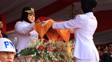 Upacara Penurunan Bendera HUT Ke-81 RI Tingkat Kabupaten Tangerang Berlangsung Khidmat dan Lancar