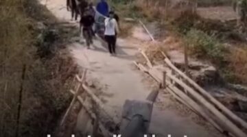 Kondisi Jembatan Keruhbehet Rusak 9 Bulan, Warga Sakit Ditandu Pakai Sarung